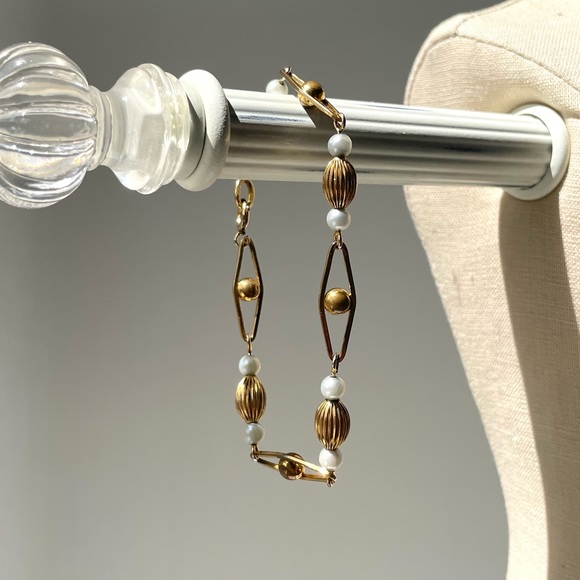 Vintage Gold Filled Bracelet with Manmade Pearls and Gold Filled Beads - Picture 2 of 10
